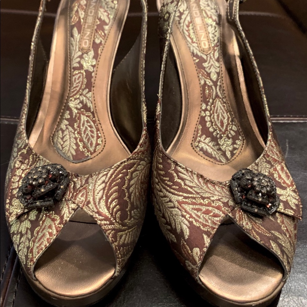 Stunning Bandolino Leather &Fabric Slingback Heels